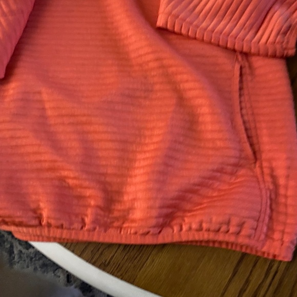 Womens LL Bean pull-over - Picture 4 of 6
